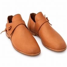 Afbeelding in Gallery-weergave laden, Medieval Shoes of the Lower Classes