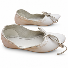 Charger l'image dans la galerie, Natural Leather Medieval Women's Flats