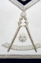 Carica l&#39;immagine nel visualizzatore di Gallery, Masonic Regalia Past Master Mason Apron Silver Bullion Hand Embroidery | Regalia Lodge