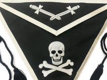 Afbeelding in Gallery-weergave laden, Knights Templar Lambskin Hand Embroidered Apron | Regalia Lodge