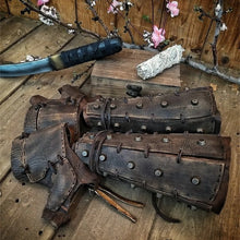 Load image into Gallery viewer, Boxing Rivet Leather Wrist Gloves -Leather Gloves for Mens - luxury leather gloves-Leather Gloves for Mens Black Leather Retro Steampunk Rivet Knight Nail Gloves Man - formal leather gloves - luxury leather gloves | Regalia Lodge